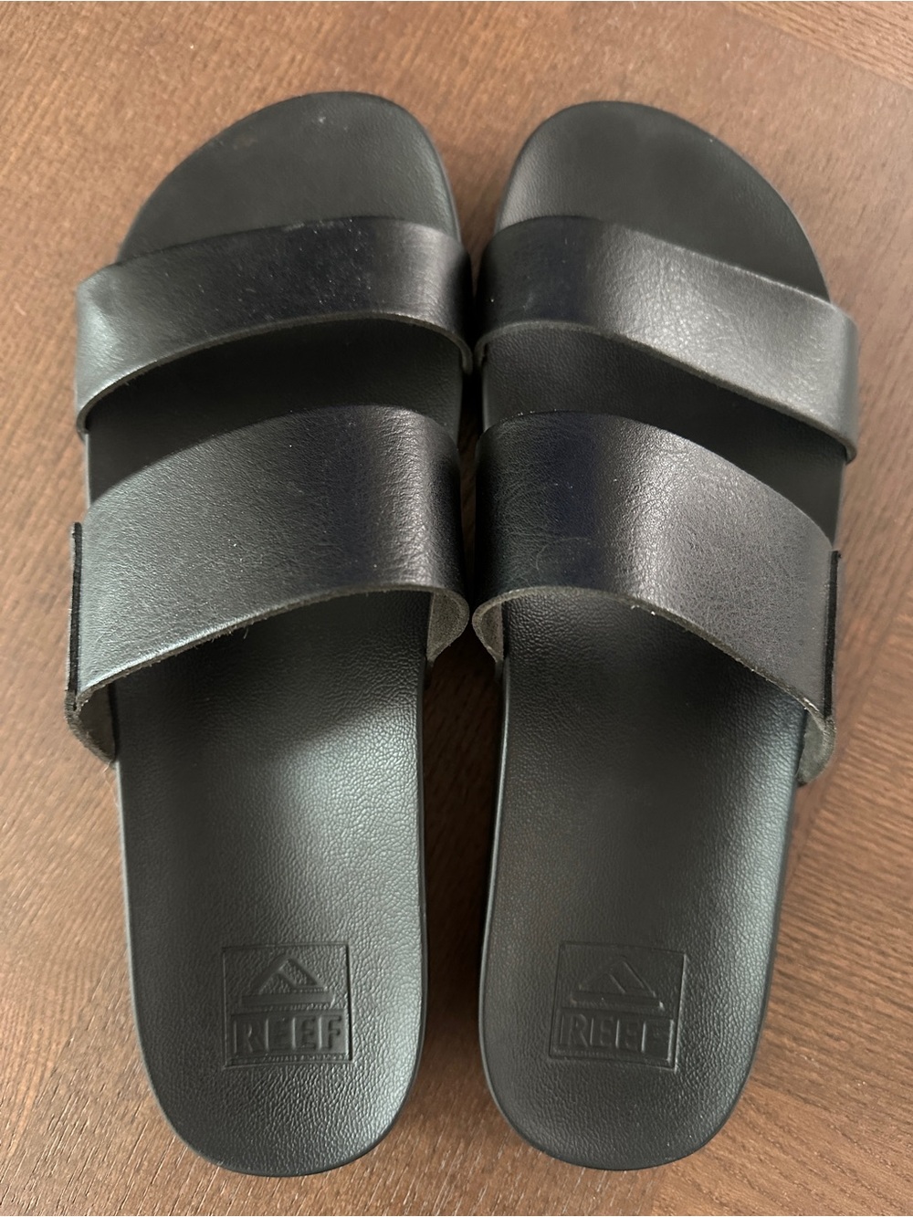 Reef Black Textured Slide with Label Detail